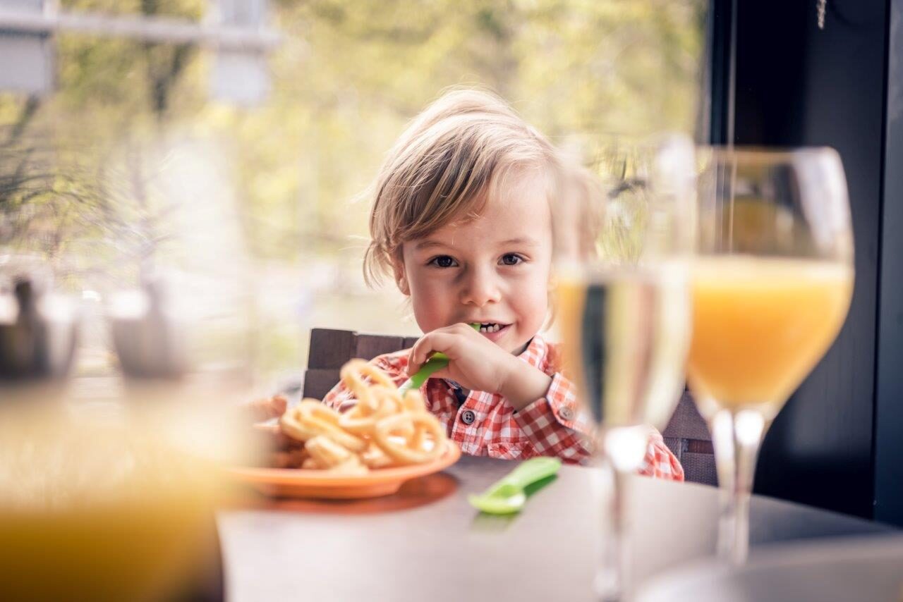 Kind beim Marriott Sunday Brunch